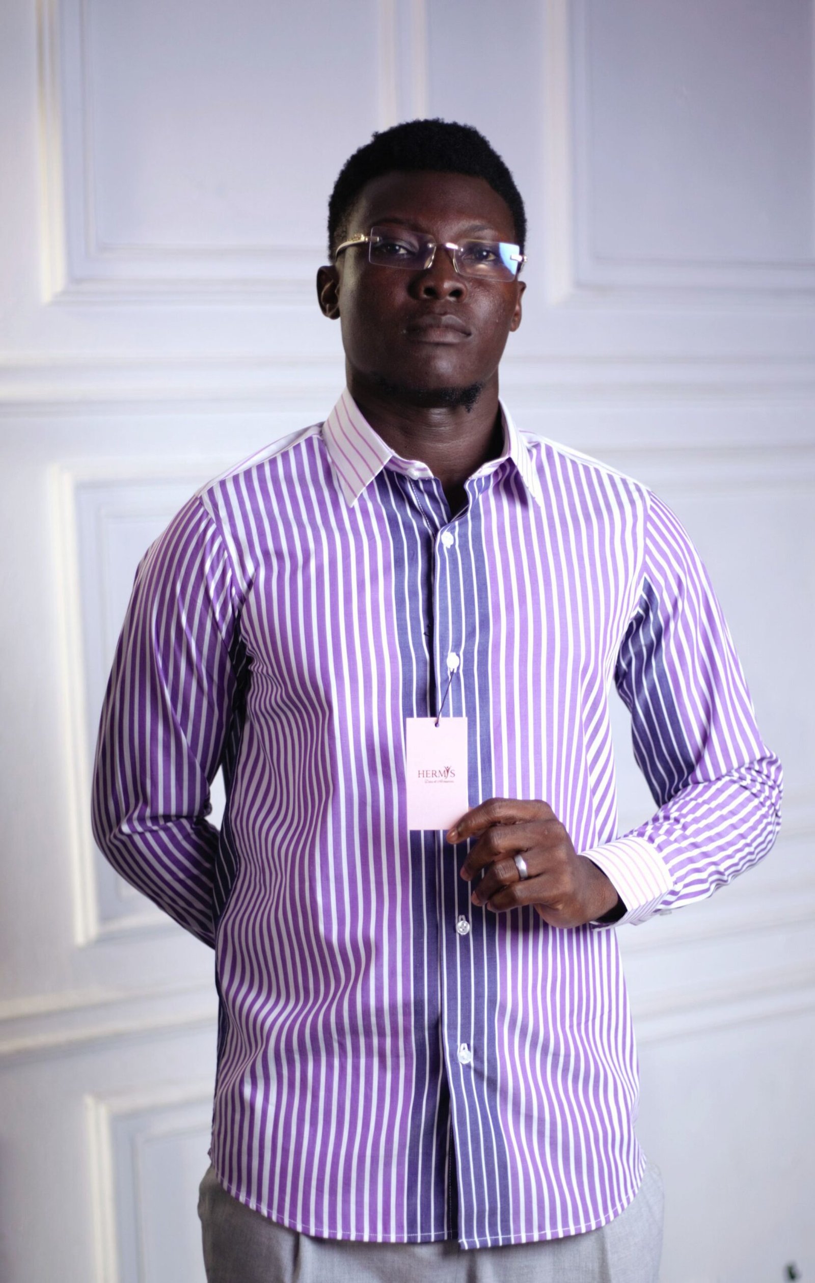 Chemise homme à rayures violettes et blanches