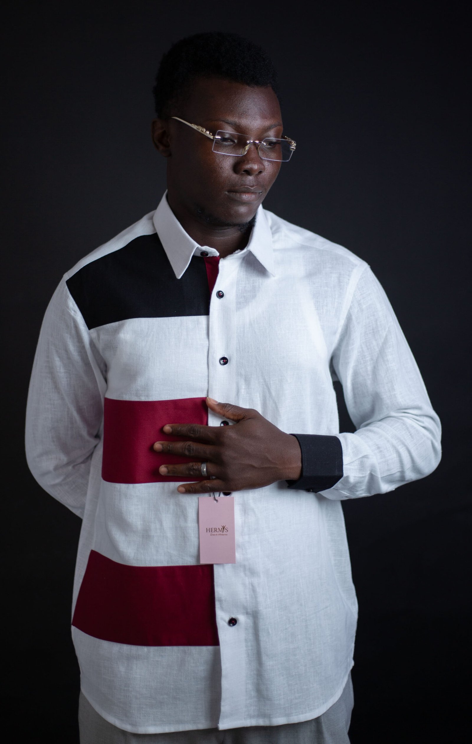 Chemise homme blanche à empiècements graphiques noir & bordeaux