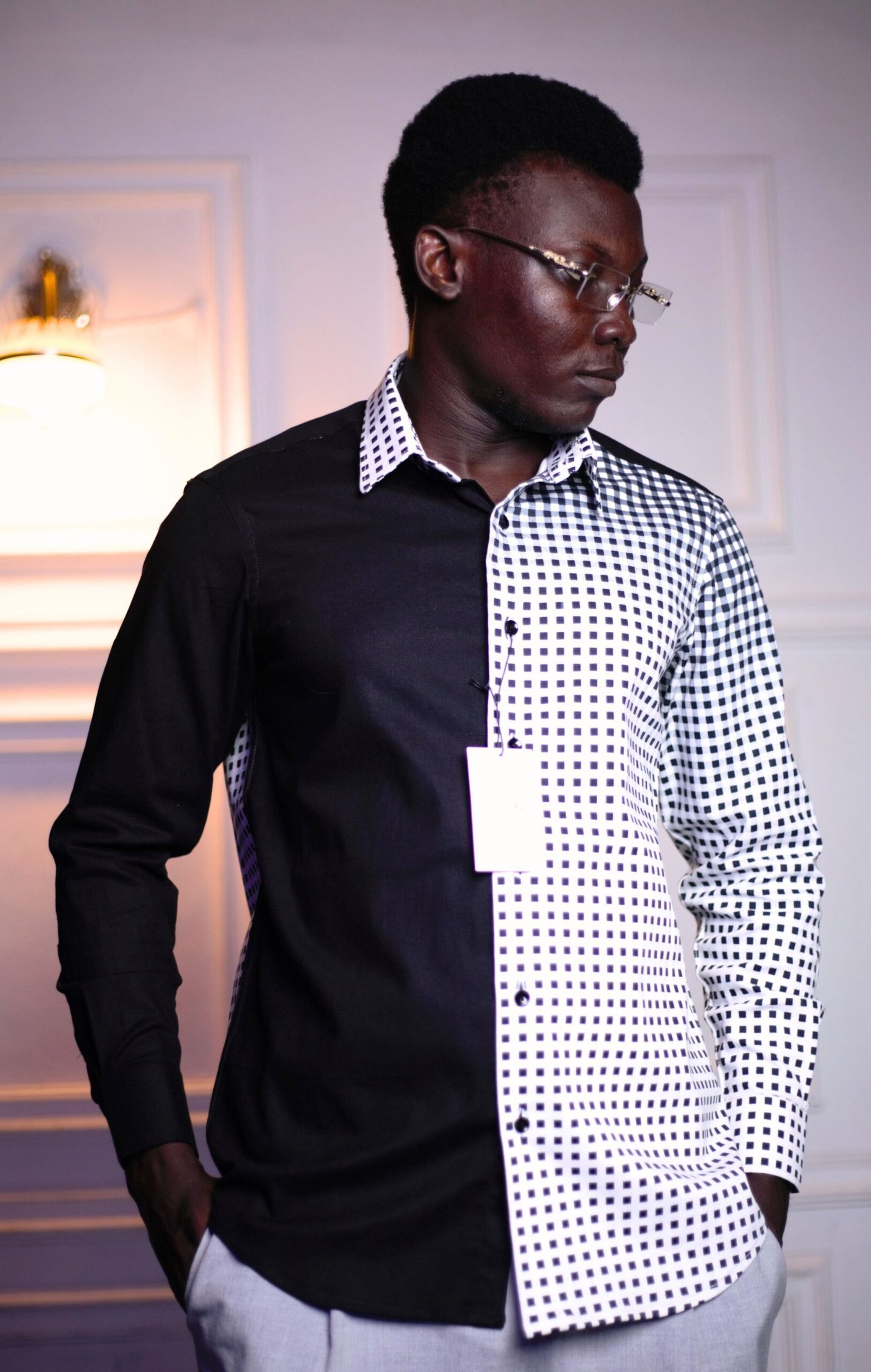 Chemise homme bicolore noire et motif géométrique