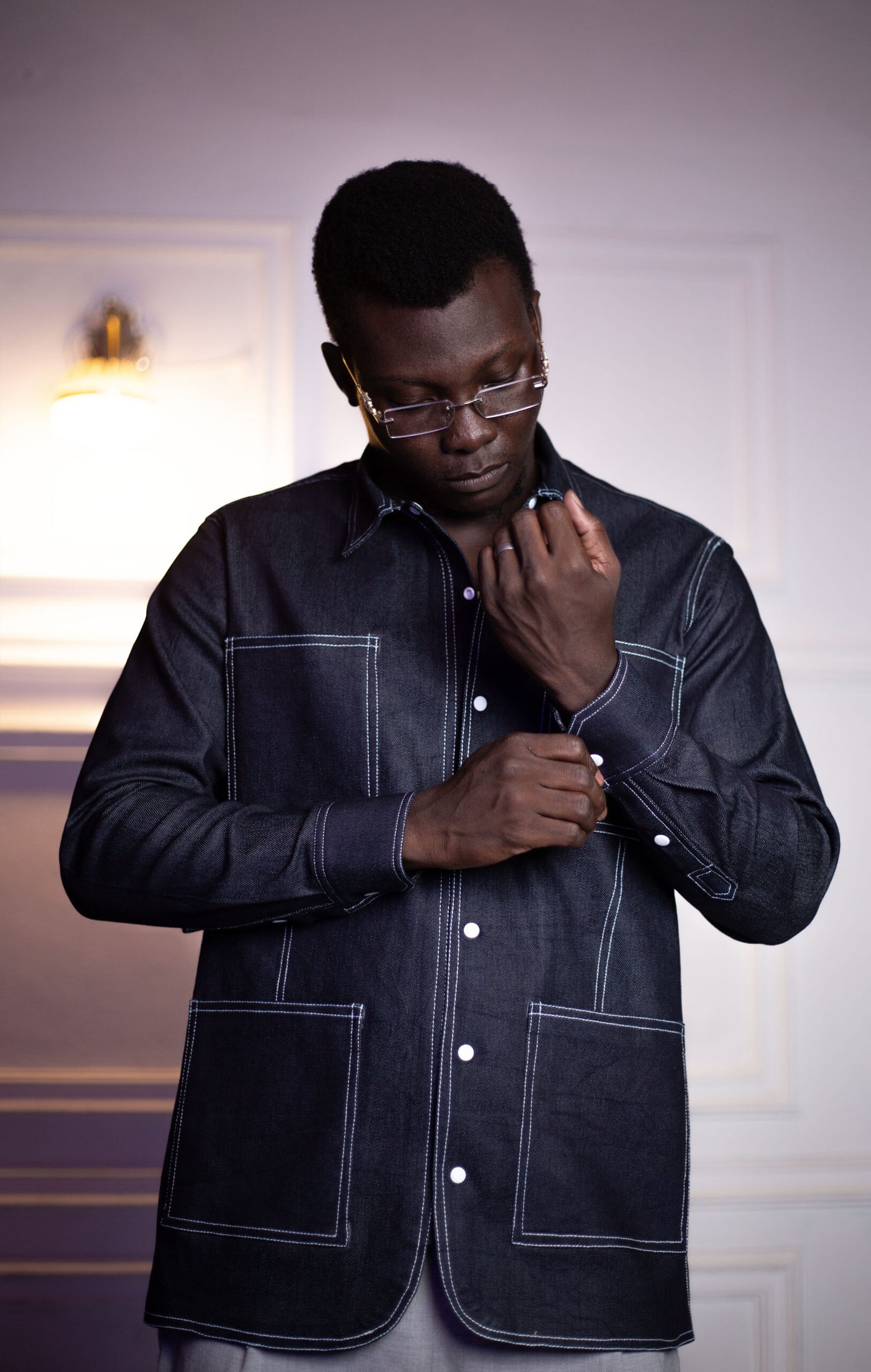Veste surchemise homme noir en jean brut à surpiqûres contrastées blancs & 4 poches
